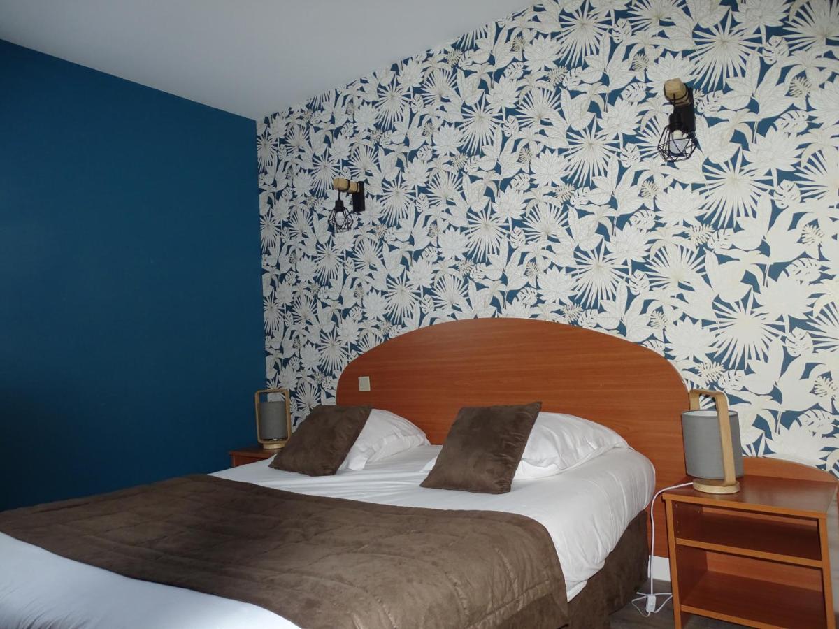 Logis Hotel Les 3 Marchands Bressuire Exterior photo